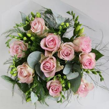 Toller - Pink Rose Gift Bouquet